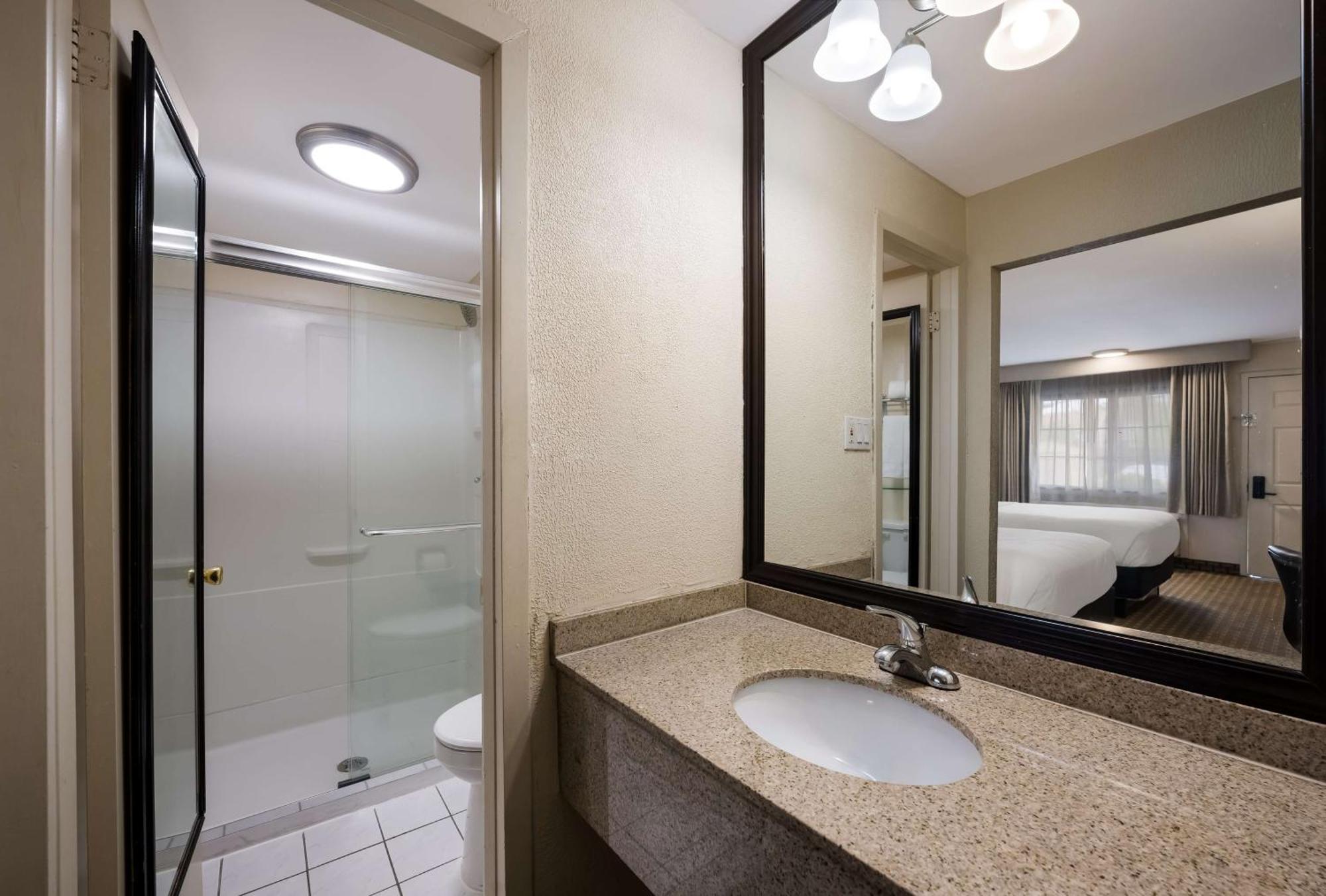 Surestay Plus By Best Western Woodbury Inn Extérieur photo