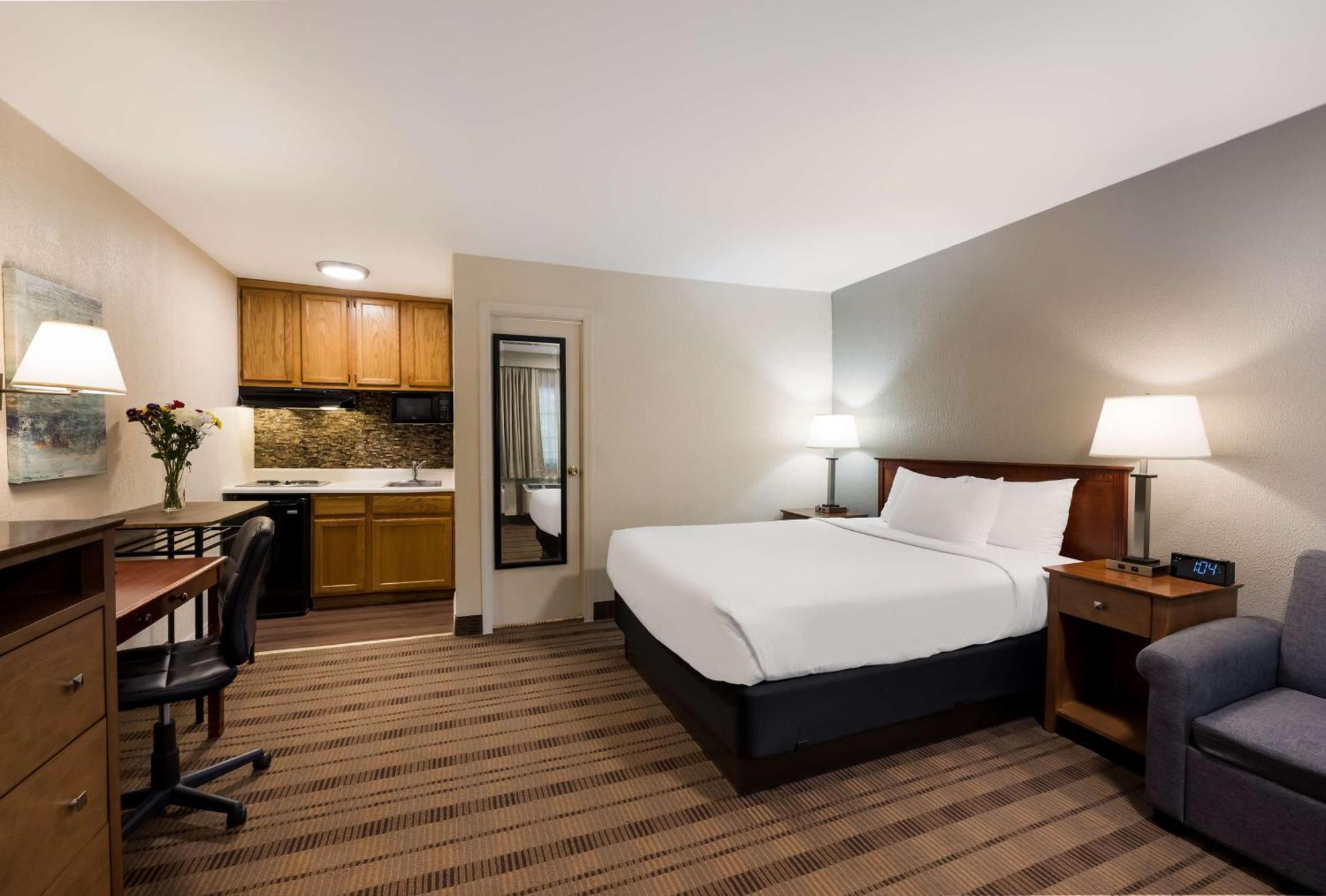 Surestay Plus By Best Western Woodbury Inn Extérieur photo